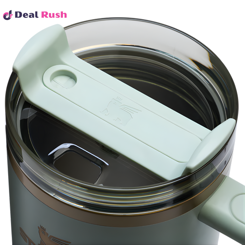 The Holiday Quencher H2.0 FlowState™ Tumbler 1.2L